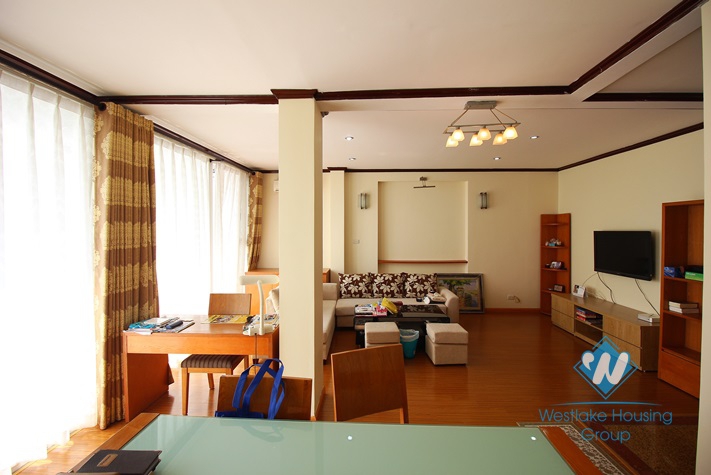 Stunning apartment for rent with lakeview in Tay Ho, Hanoi 